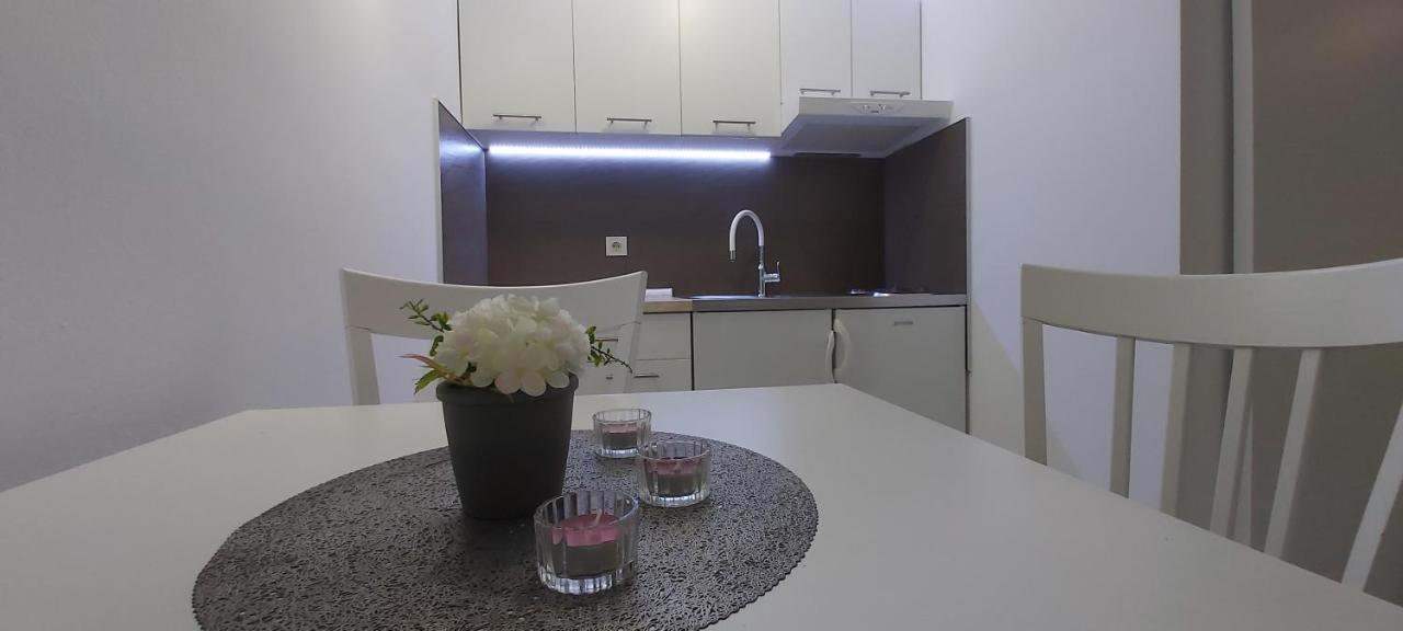 Studio Apartments Igor Vrsar Buitenkant foto
